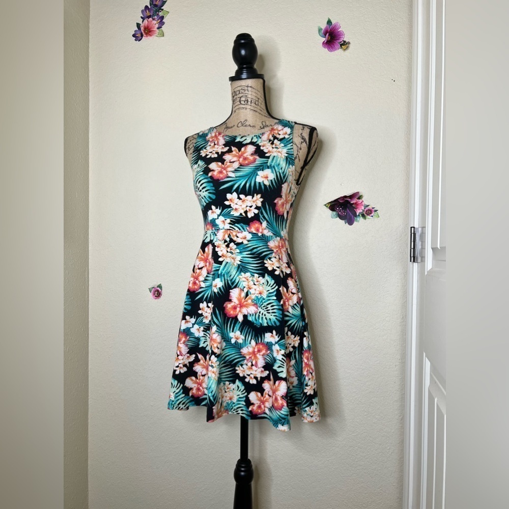 PINK Victorias Secret Tropical Print Cut Out Back Dress Size Small - Picture 14 of 14